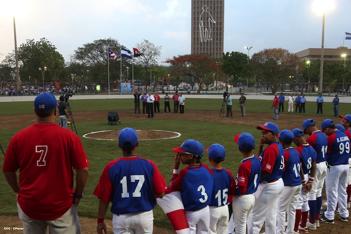 Presidente Daniel inaugura Estadio Béisbol Infantil 