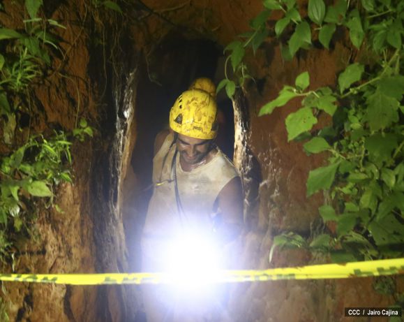 Familias de Bonanza resignadas ante dificultades en rescate de mineros