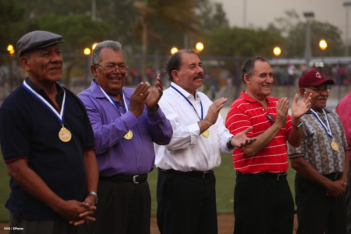 Presidente Daniel inaugura Estadio Béisbol Infantil 