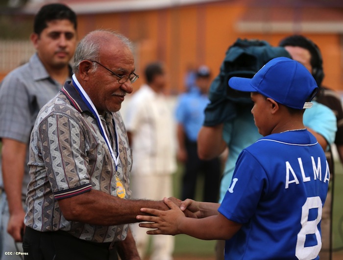 Presidente Daniel inaugura Estadio Béisbol Infantil 