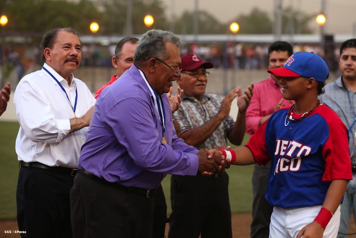 Presidente Daniel inaugura Estadio Béisbol Infantil 