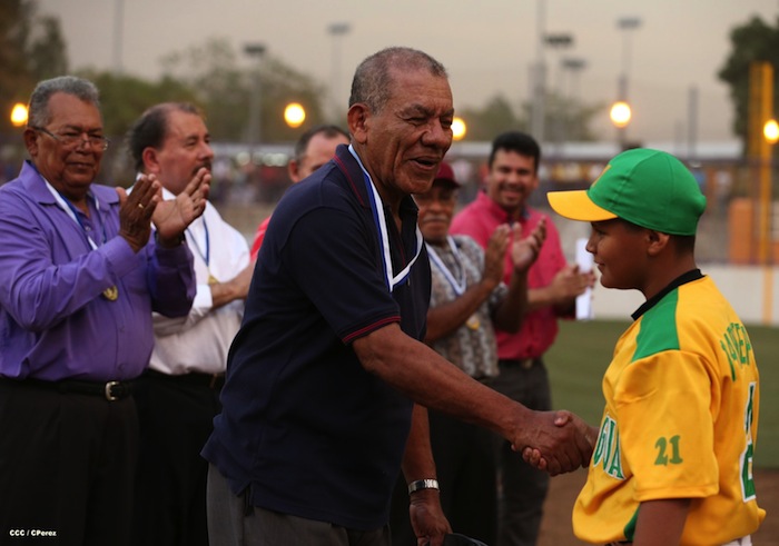 Presidente Daniel inaugura Estadio Béisbol Infantil 
