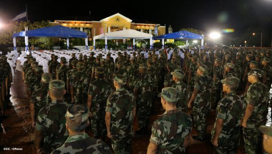 Daniel y Rosario conmemoran 35 Aniversario del Ejército de Nicaragua