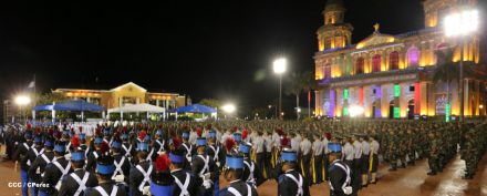 Daniel y Rosario conmemoran 35 Aniversario del Ejército de Nicaragua