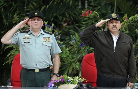 Daniel y Rosario conmemoran 35 Aniversario del Ejército de Nicaragua