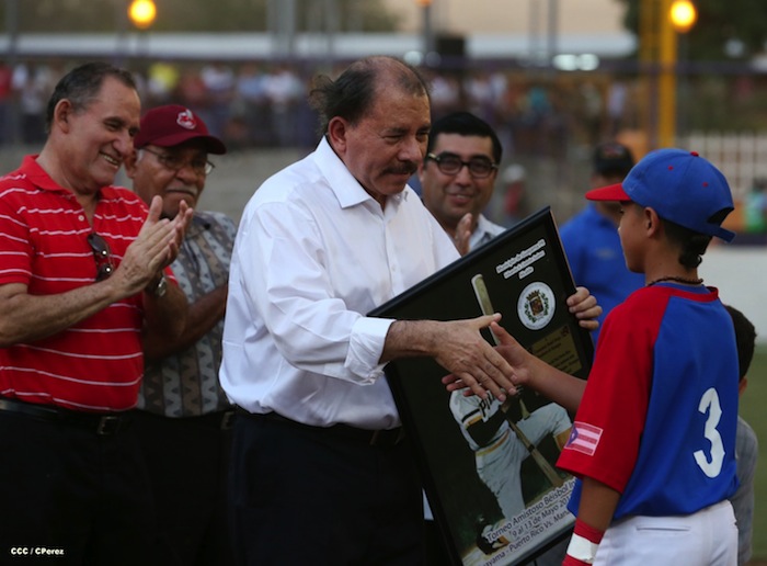 Presidente Daniel inaugura Estadio Béisbol Infantil 