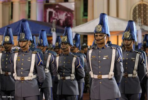 Daniel y Rosario conmemoran 35 Aniversario del Ejército de Nicaragua