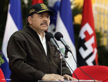 Daniel y Rosario conmemoran 35 Aniversario del Ejército de Nicaragua