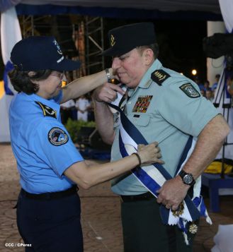 Daniel y Rosario conmemoran 35 Aniversario del Ejército de Nicaragua