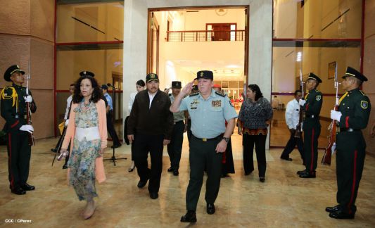 Daniel y Rosario conmemoran 35 Aniversario del Ejército de Nicaragua