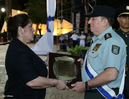 Daniel y Rosario conmemoran 35 Aniversario del Ejército de Nicaragua