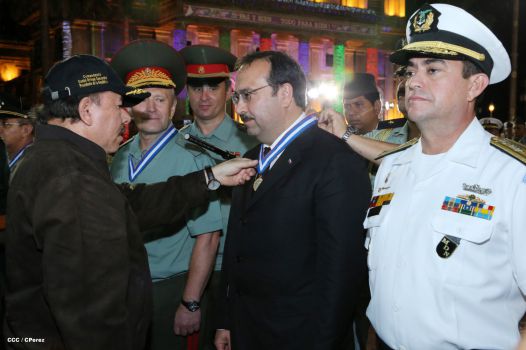 Daniel y Rosario conmemoran 35 Aniversario del Ejército de Nicaragua