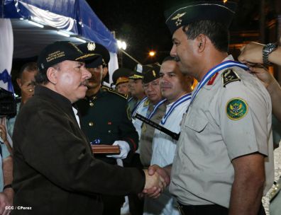 Daniel y Rosario conmemoran 35 Aniversario del Ejército de Nicaragua