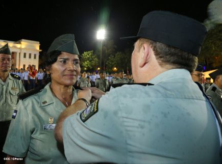 Daniel y Rosario conmemoran 35 Aniversario del Ejército de Nicaragua