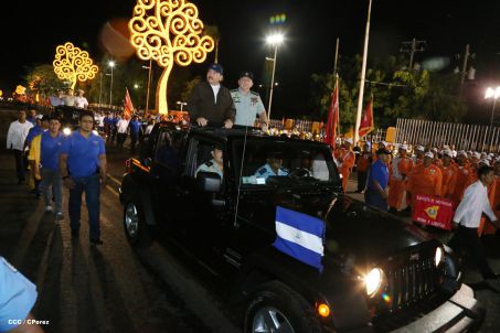 Comandante Daniel preside Desfile Militar en honor al 35 Aniversario del Ejército