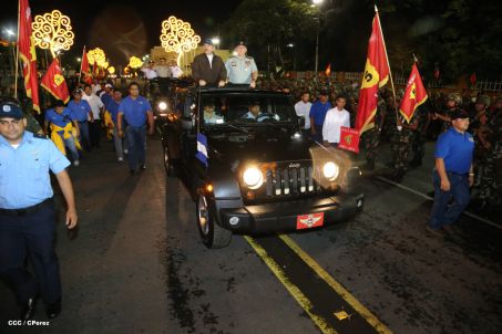 Comandante Daniel preside Desfile Militar en honor al 35 Aniversario del Ejército