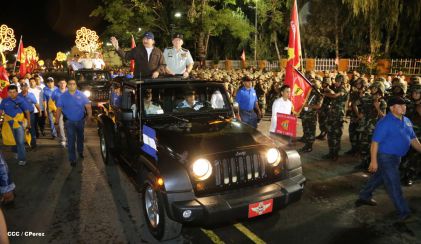 Comandante Daniel preside Desfile Militar en honor al 35 Aniversario del Ejército