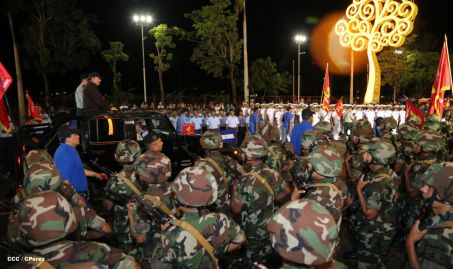 Comandante Daniel preside Desfile Militar en honor al 35 Aniversario del Ejército