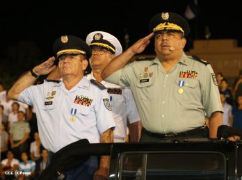 Comandante Daniel preside Desfile Militar en honor al 35 Aniversario del Ejército