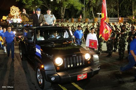Comandante Daniel preside Desfile Militar en honor al 35 Aniversario del Ejército