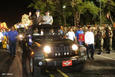 Comandante Daniel preside Desfile Militar en honor al 35 Aniversario del Ejército