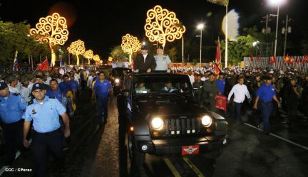 Comandante Daniel preside Desfile Militar en honor al 35 Aniversario del Ejército