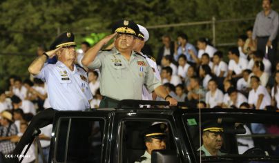 Comandante Daniel preside Desfile Militar en honor al 35 Aniversario del Ejército