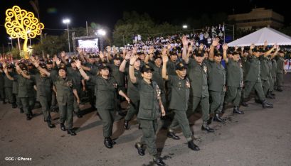Comandante Daniel preside Desfile Militar en honor al 35 Aniversario del Ejército