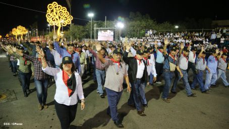 Comandante Daniel preside Desfile Militar en honor al 35 Aniversario del Ejército