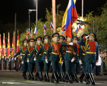 Comandante Daniel preside Desfile Militar en honor al 35 Aniversario del Ejército