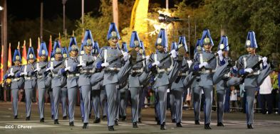 Comandante Daniel preside Desfile Militar en honor al 35 Aniversario del Ejército