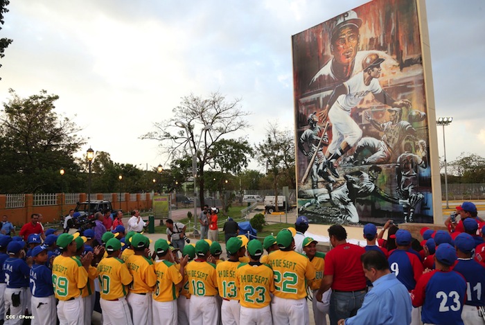 Presidente Daniel inaugura Estadio Béisbol Infantil 