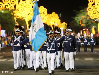 Comandante Daniel preside Desfile Militar en honor al 35 Aniversario del Ejército