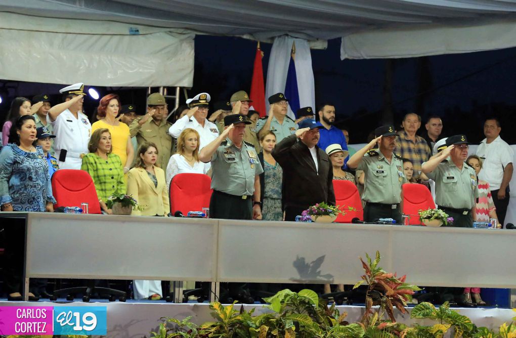 Comandante Daniel preside Desfile Militar en honor al 35 Aniversario del Ejército