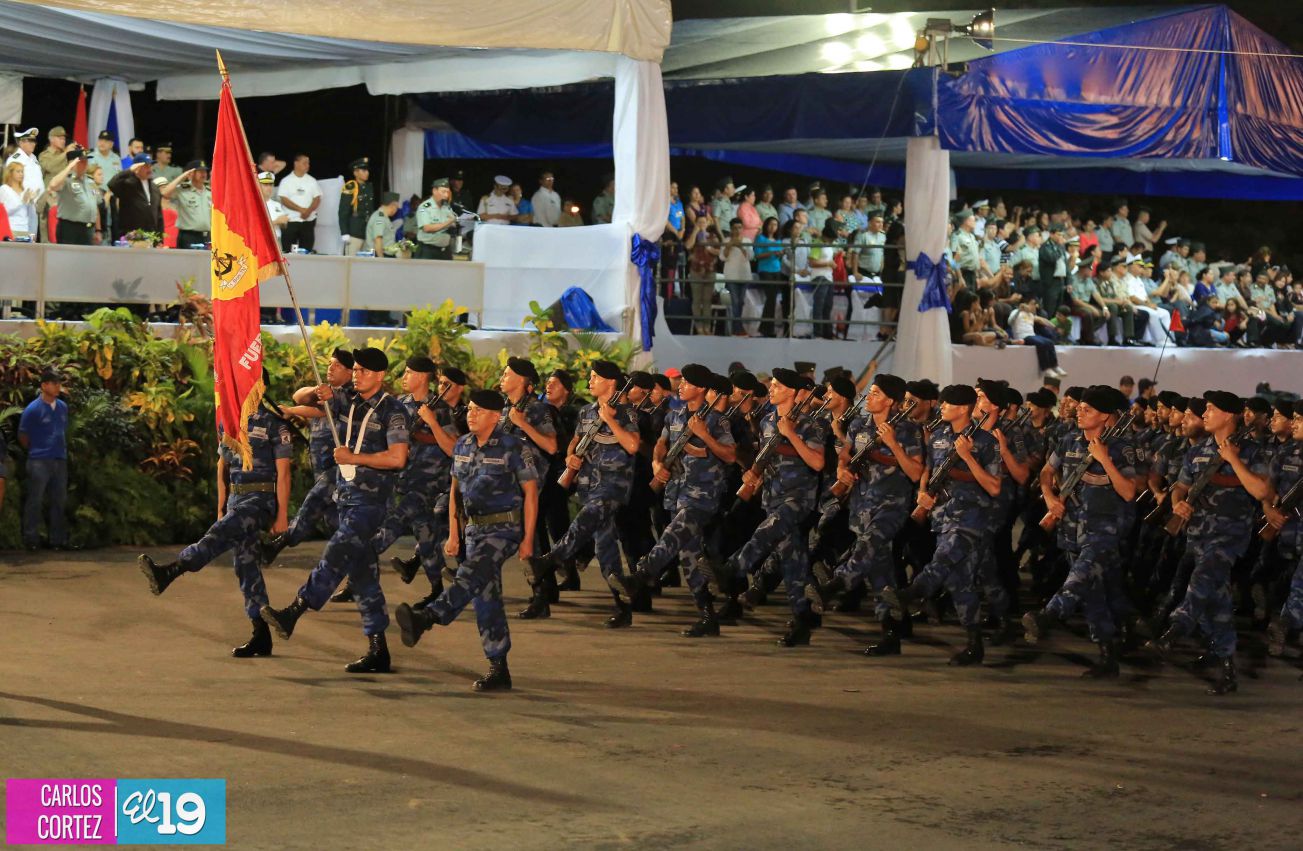 Comandante Daniel preside Desfile Militar en honor al 35 Aniversario del Ejército