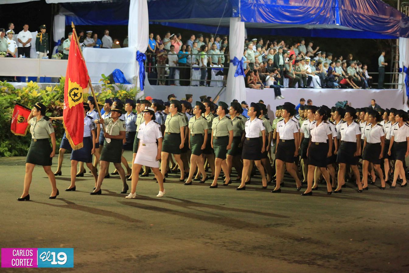 Comandante Daniel preside Desfile Militar en honor al 35 Aniversario del Ejército