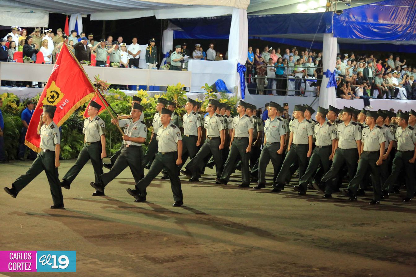 Comandante Daniel preside Desfile Militar en honor al 35 Aniversario del Ejército