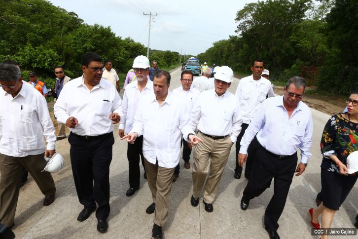 Canciller mexicano visita obras de cooperación con Nicaragua