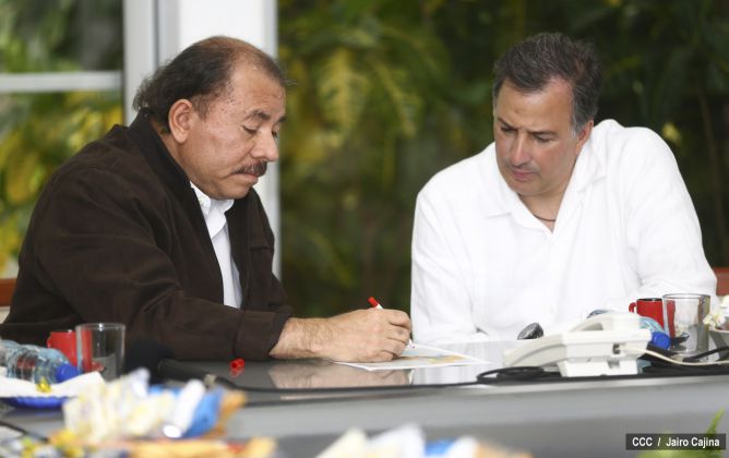 Presidente Daniel y Compañera Rosario se reúne con Canciller de México