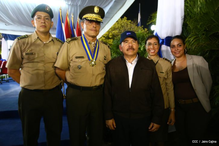 Presidente Daniel encabeza acto del 35 Aniversario de la Policía Nacional