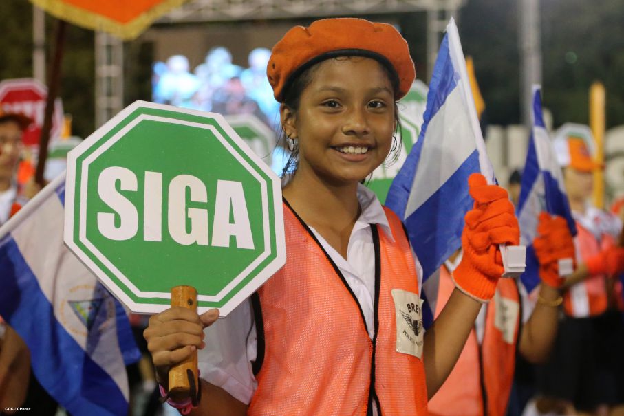 Daniel preside desfile conmemorativo del 35 Aniversario de Fundación de la Policía Nacional