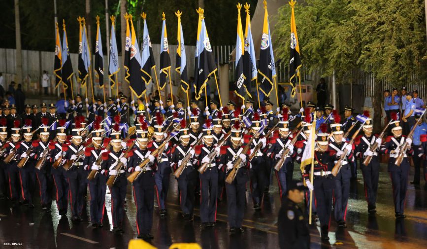 Daniel preside desfile conmemorativo del 35 Aniversario de Fundación de la Policía Nacional