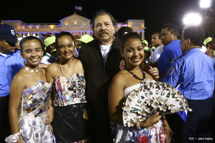 Daniel y Rosario reciben Antorcha de la Libertad y la Unidad Centroamericana