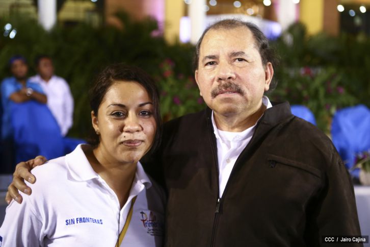 Daniel y Rosario reciben Antorcha de la Libertad y la Unidad Centroamericana