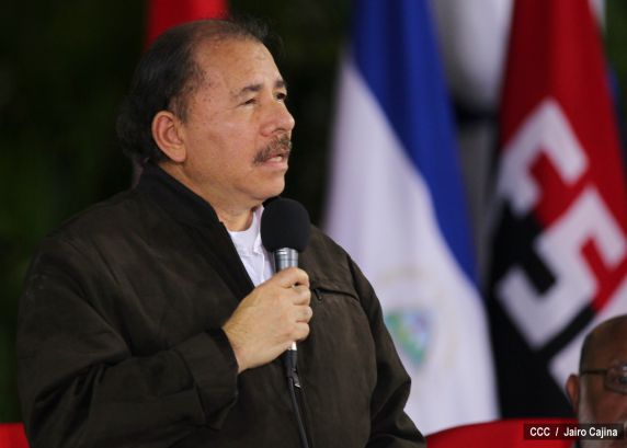 Daniel y Rosario reciben Antorcha de la Libertad y la Unidad Centroamericana