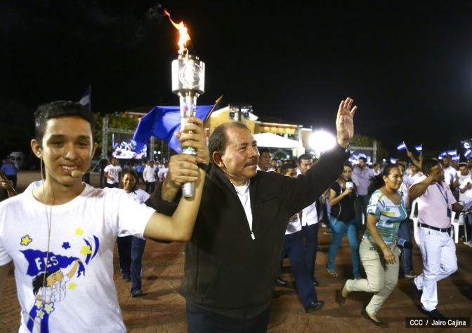 Daniel y Rosario reciben Antorcha de la Libertad y la Unidad Centroamericana