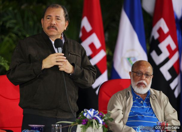 Daniel y Rosario reciben Antorcha de la Libertad y la Unidad Centroamericana