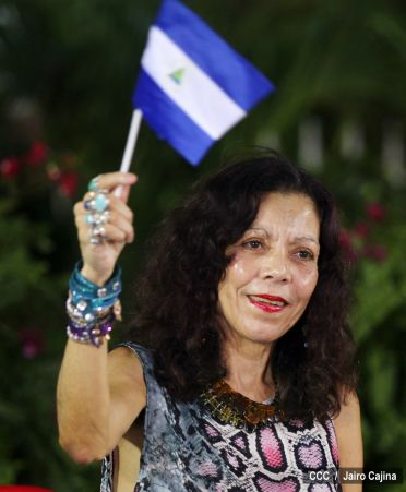 Daniel y Rosario reciben Antorcha de la Libertad y la Unidad Centroamericana