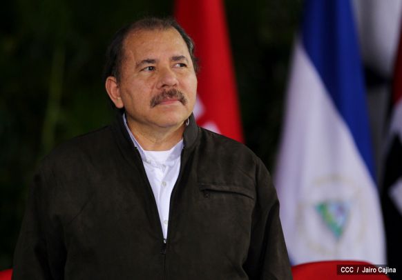 Daniel y Rosario reciben Antorcha de la Libertad y la Unidad Centroamericana