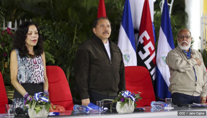 Daniel y Rosario reciben Antorcha de la Libertad y la Unidad Centroamericana